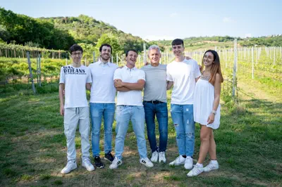 La famiglia Tamellini in vigna